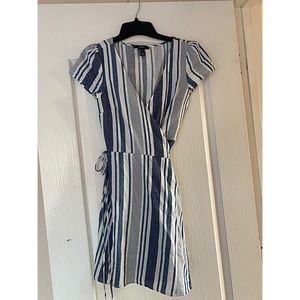 Small wrap dress forever 21